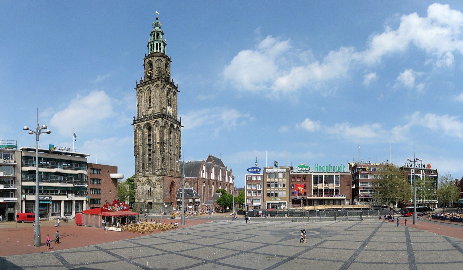 De Grote Markt met de Martinitoren in Groningen